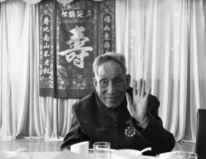 五世同堂为百岁老人祝寿 “寿星”曾见证日军投降