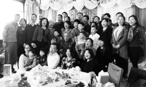 五世同堂为百岁老人祝寿 “寿星”曾见证日军投降