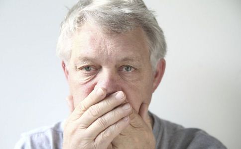 老人如何正确用药 牢记老人7大用药原则 老人如何正确用药 老人用药的方法 哪些老人不能喝中药